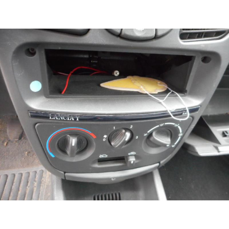 Calandre LANCIA YPSILON 3 Photo n°7