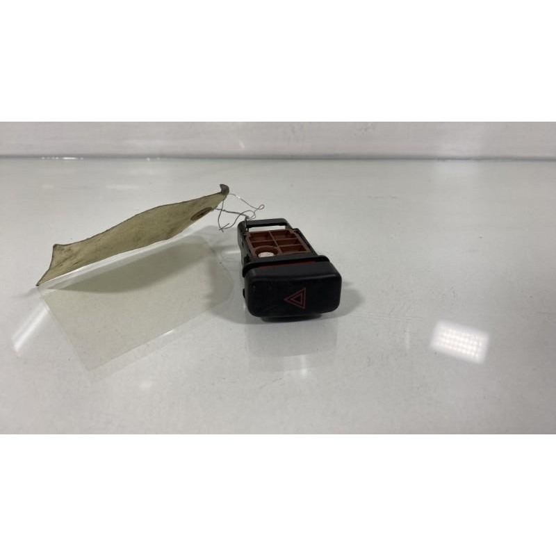 Bouton de warning MAZDA 626 4 Photo n°1