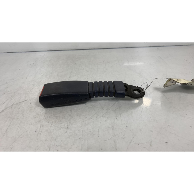 Attache ceinture avant droit MAZDA 323 4 Photo n°1