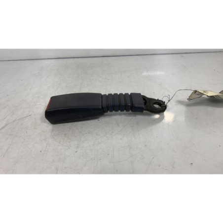 Attache ceinture avant droit MAZDA 323 4 Photo n°1