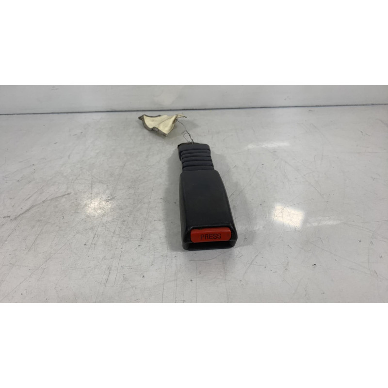 Attache ceinture avant droit MAZDA 323 4 Photo n°2