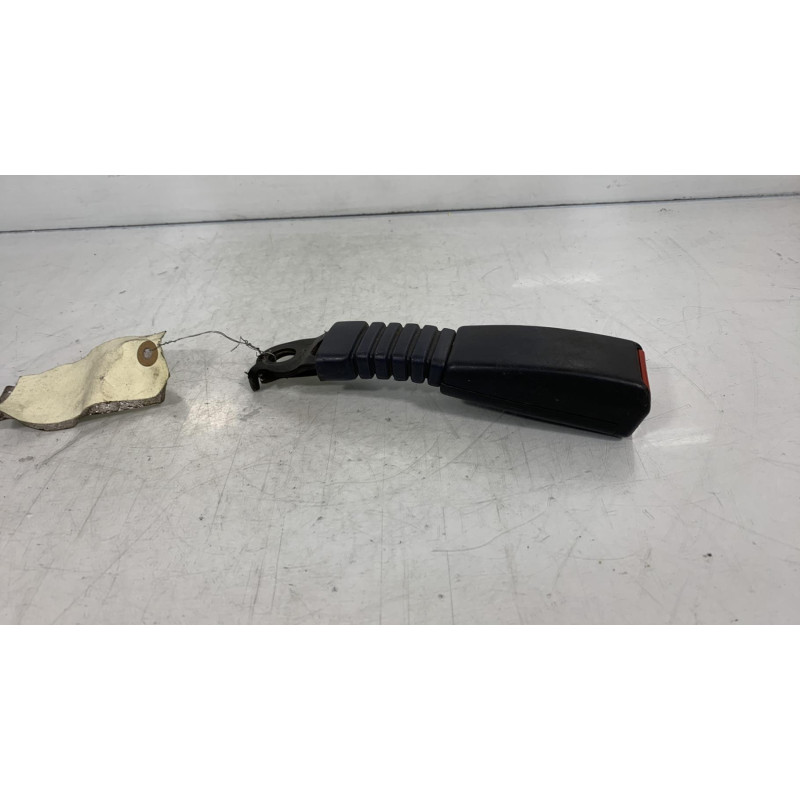 Attache ceinture avant droit MAZDA 323 4 Photo n°3