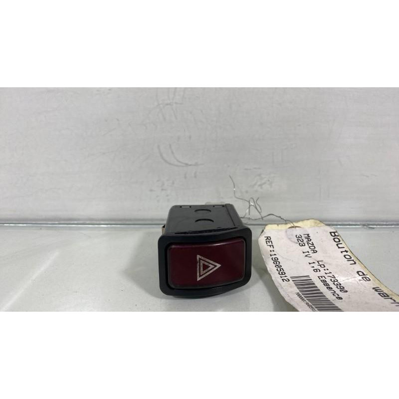 Bouton de warning MAZDA 323 4 Photo n°1