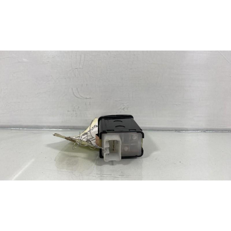 Bouton de warning MAZDA 323 4 Photo n°3