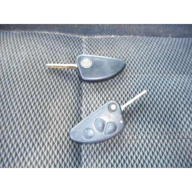 Bouton de warning ALFA ROMEO 147 Photo n°11