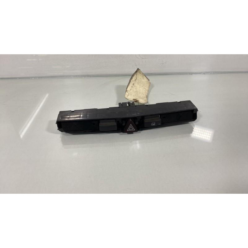 Bouton de warning OPEL ASTRA H Photo n°1