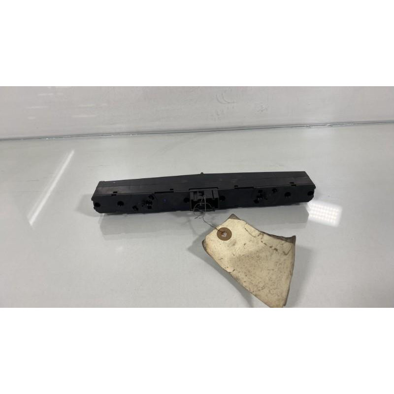 Bouton de warning OPEL ASTRA H Photo n°3