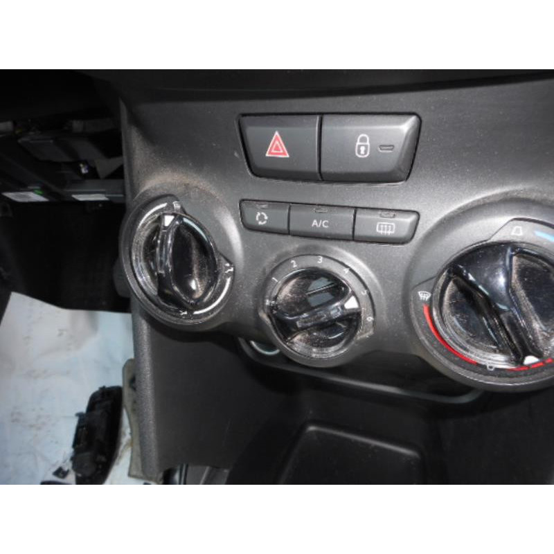 Poignee interieur arriere droit PEUGEOT 208 1 Photo n°10