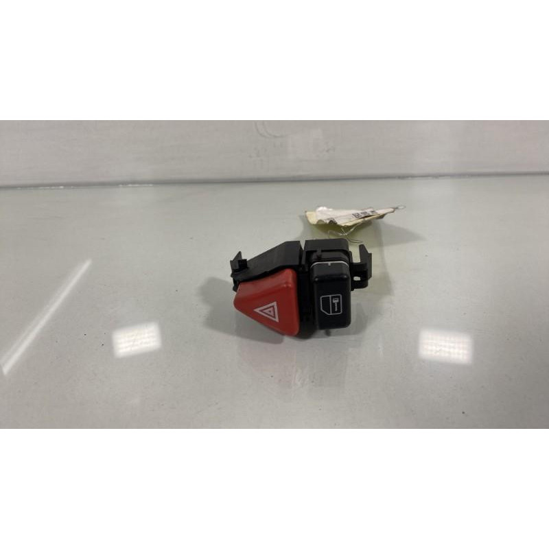 Bouton de warning MERCEDES CLASSE A 168 Photo n°1