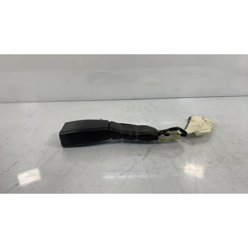 Attache ceinture avant gauche HYUNDAI GETZ Photo n°2