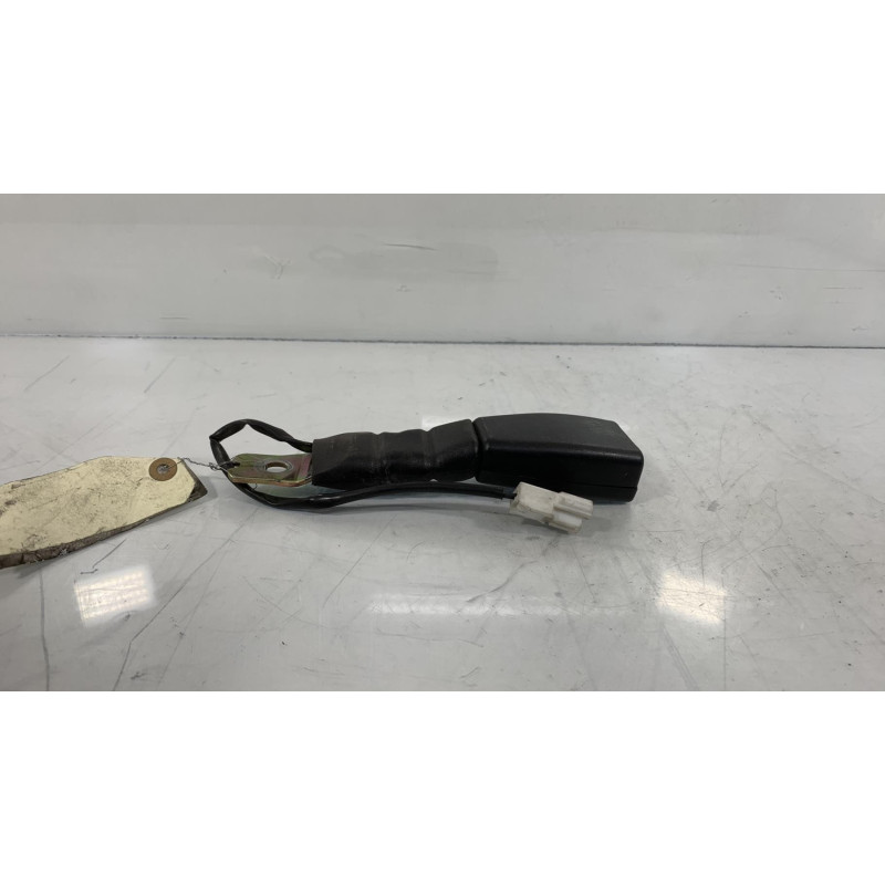 Attache ceinture avant gauche HYUNDAI GETZ Photo n°3