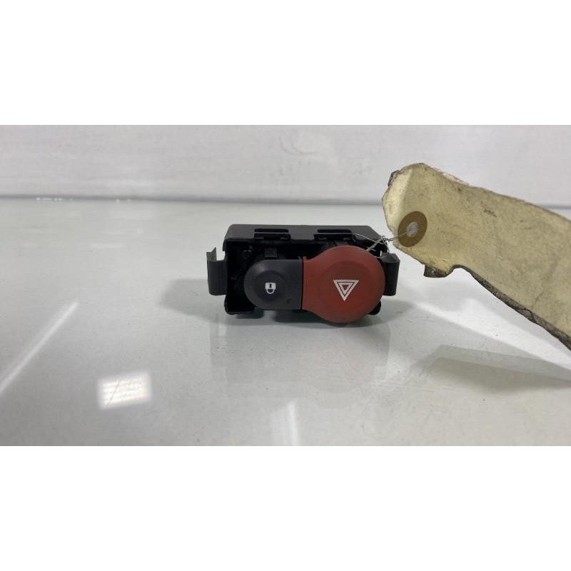Bouton de warning RENAULT MODUS Photo n°1