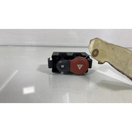 Bouton de warning RENAULT MODUS Photo n°1
