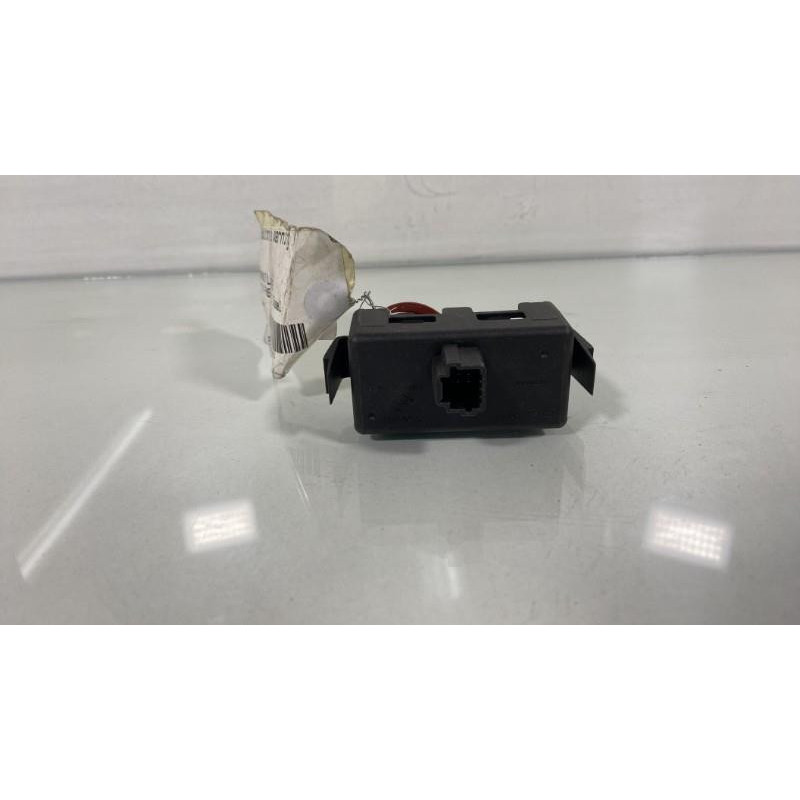 Bouton de warning RENAULT MODUS Photo n°3