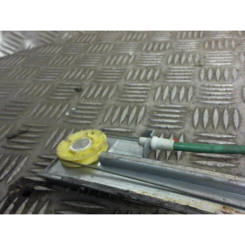 Leve vitre electrique arriere droit CITROEN C8 Photo n°4