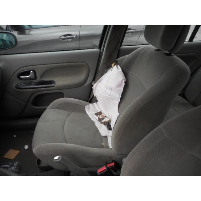 Poignee interieur avant droit RENAULT CLIO 2 Photo n°8