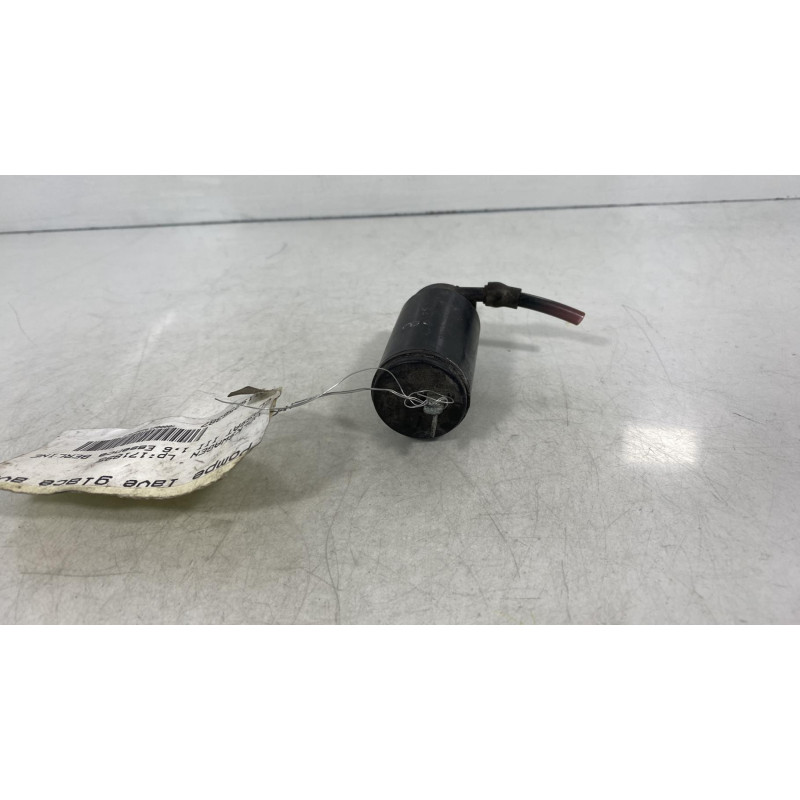 Pompe lave glace avant VOLKSWAGEN PASSAT 3 Photo n°3