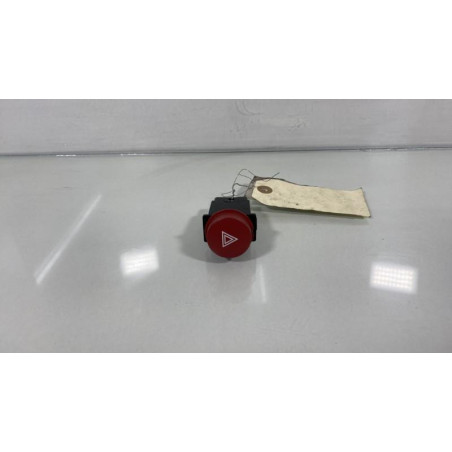 Bouton de warning HYUNDAI GETZ Photo n°1