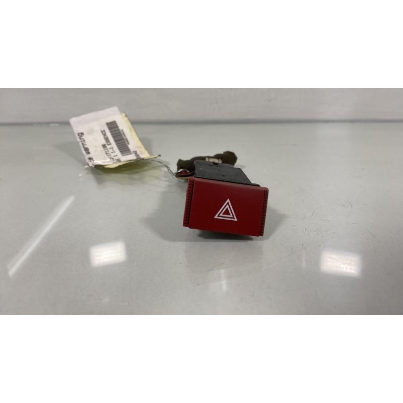Bouton de warning HYUNDAI GETZ Photo n°1