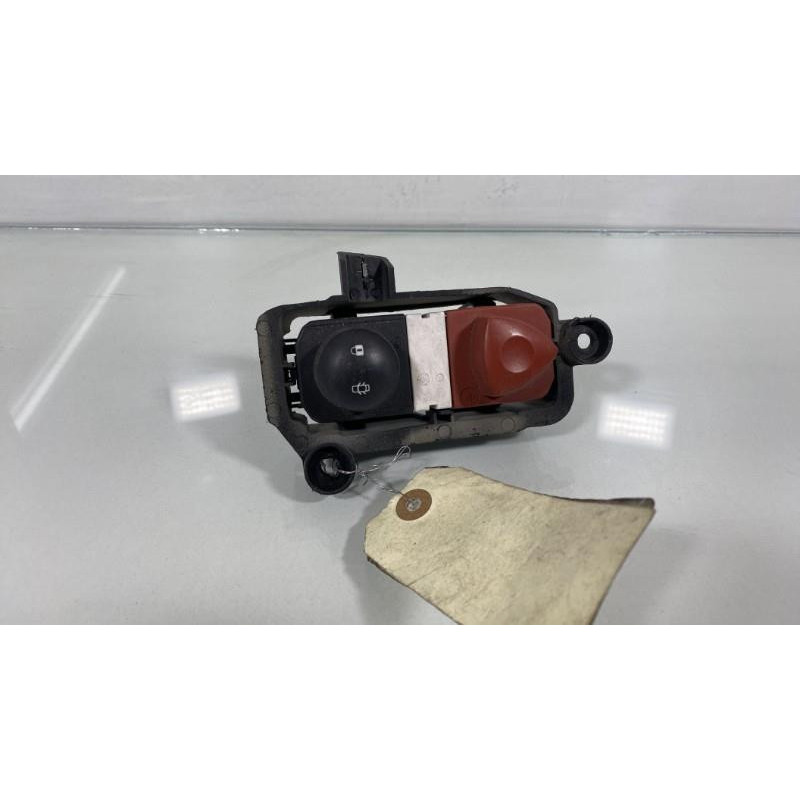 Bouton de warning RENAULT SCENIC 2 Photo n°2