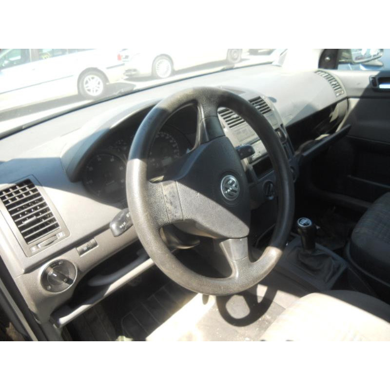 Bouton de warning VOLKSWAGEN POLO 4 Photo n°9