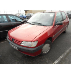 Attache ceinture arriere centrale PEUGEOT 306