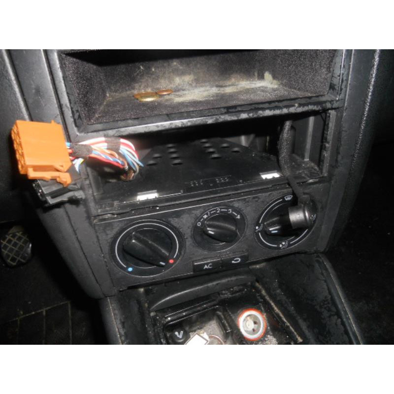 Interrupteur de leve vitre arriere gauche VOLKSWAGEN GOLF 4 Photo n°9