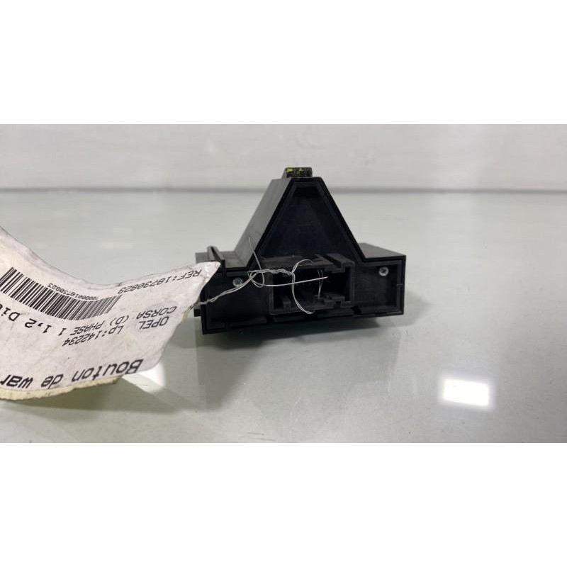 Bouton de warning OPEL CORSA D Photo n°3