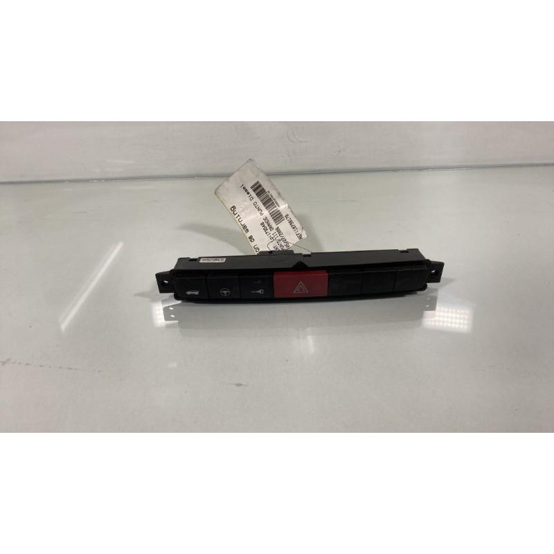 Bouton de warning FIAT GRANDE PUNTO Photo n°1