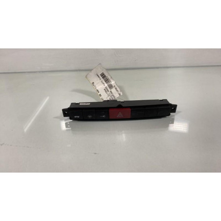 Bouton de warning FIAT GRANDE PUNTO Photo n°1