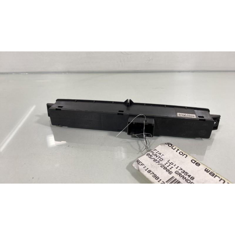 Bouton de warning FIAT GRANDE PUNTO Photo n°3