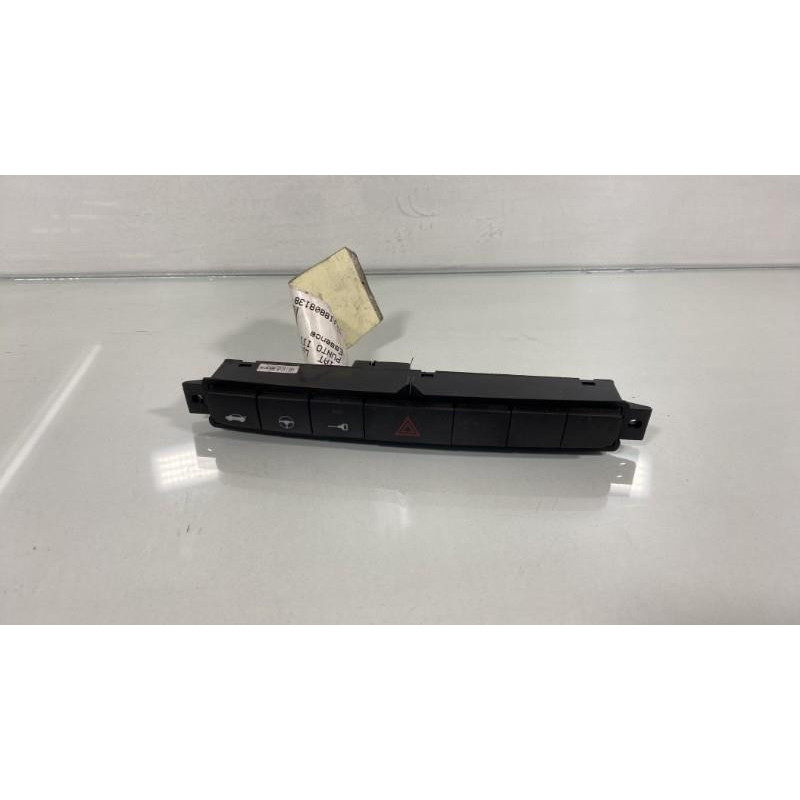 Bouton de warning FIAT GRANDE PUNTO Photo n°1