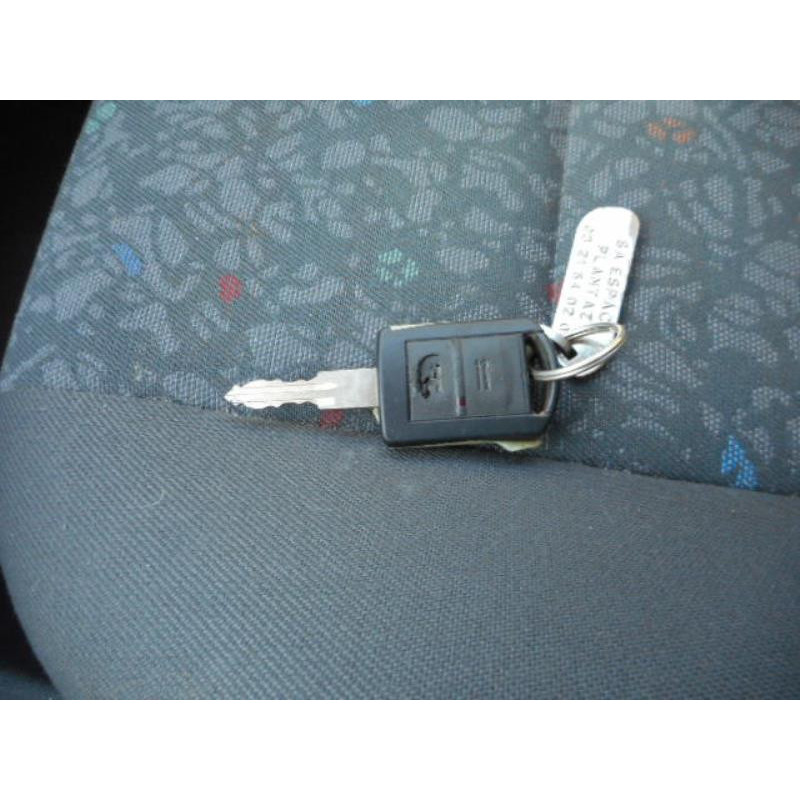 Bouton de warning OPEL CORSA C Photo n°11