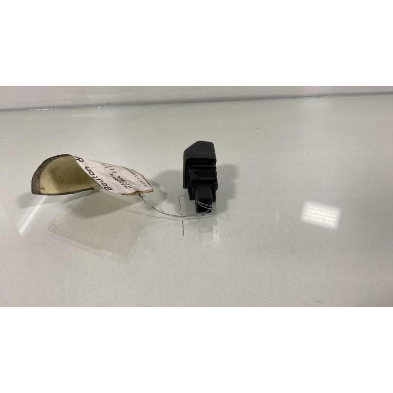 Bouton de warning NISSAN MICRA 3 Photo n°3