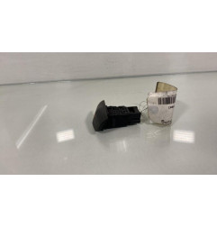 Bouton de warning NISSAN PRIMERA 4