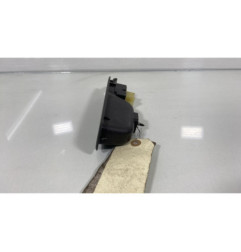 Interrupteur de leve vitre arriere droit RENAULT CLIO 4