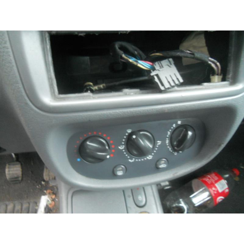 Poignee interieur avant droit RENAULT CLIO 2 Photo n°9