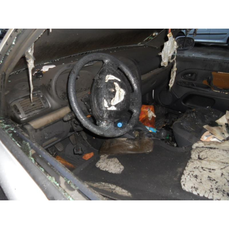 Leve vitre electrique arriere gauche RENAULT CLIO 2 Photo n°7