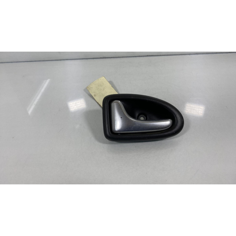 Poignee interieur arriere gauche RENAULT CLIO 2 CAMPUS Photo n°1