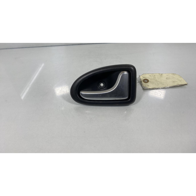Poignee interieur avant droit RENAULT CLIO 2 CAMPUS Photo n°1