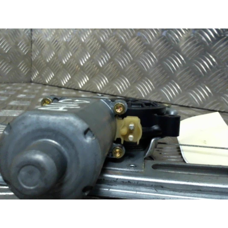 Leve vitre electrique avant gauche MERCEDES CLASSE A 168 Photo n°2