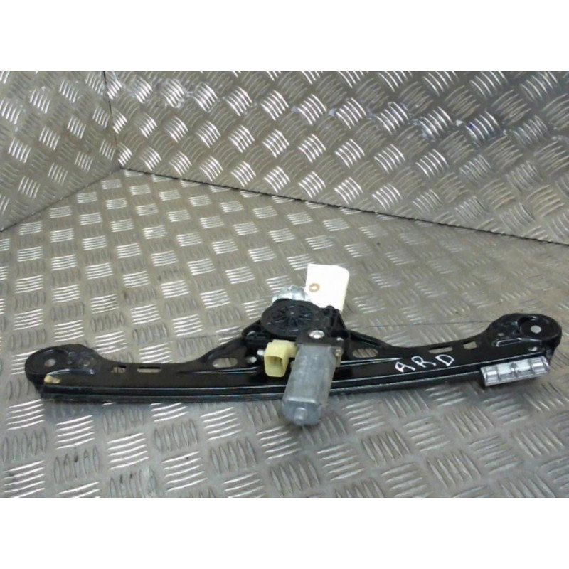 Leve vitre electrique arriere droit MERCEDES CLASSE C 203 Photo n°1