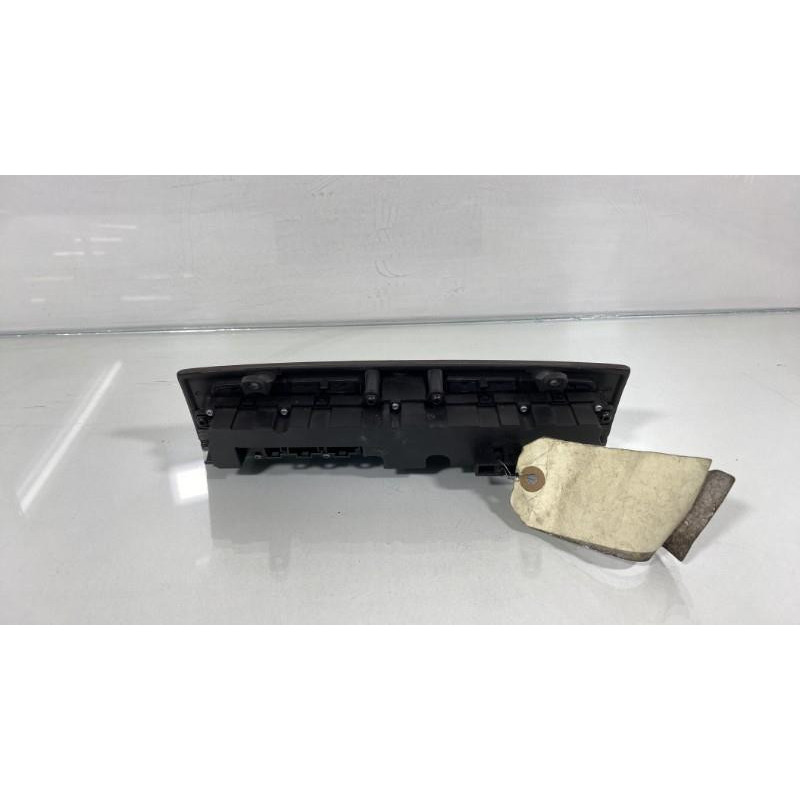 Bouton de warning MERCEDES CLASSE C 203 Photo n°2