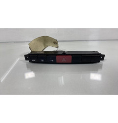 Bouton de warning FIAT GRANDE PUNTO Photo n°1