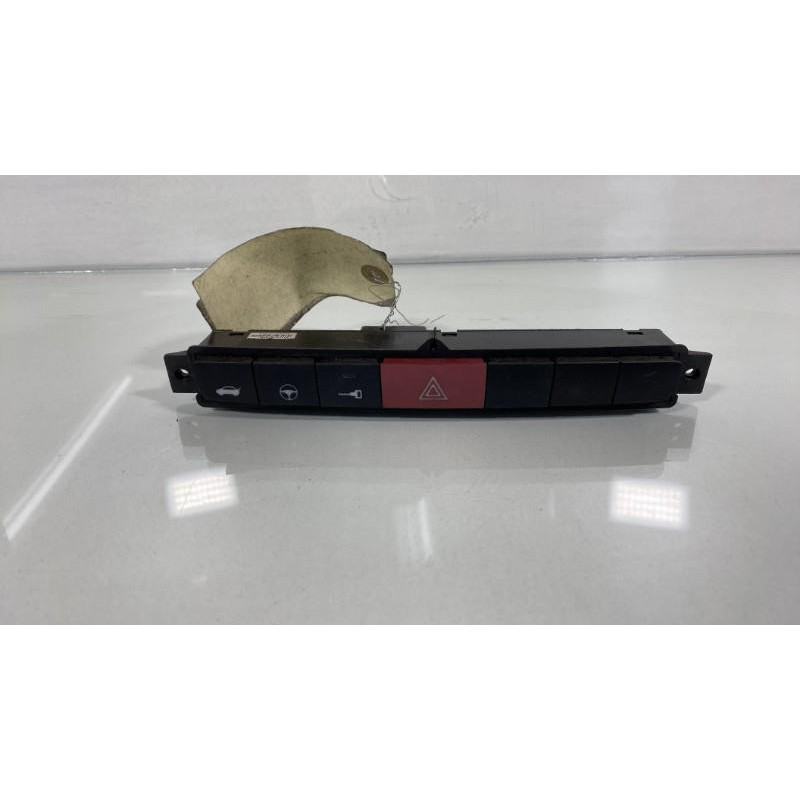 Bouton de warning FIAT GRANDE PUNTO Photo n°1