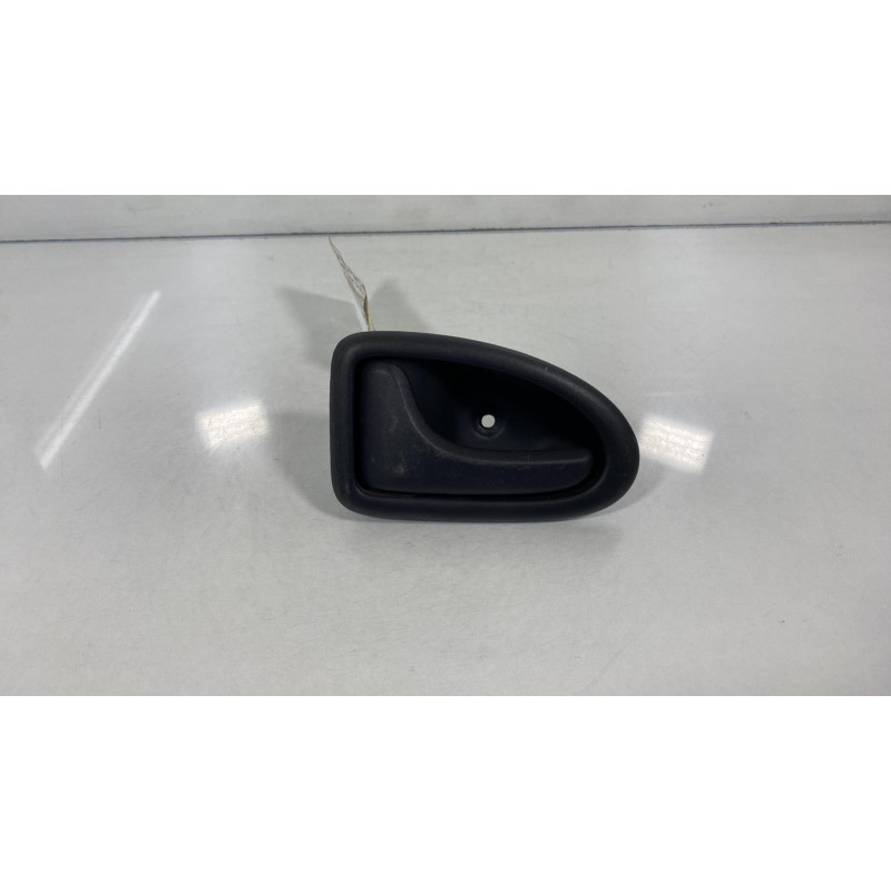 Poignee interieur arriere droit RENAULT CLIO 2 Photo n°1