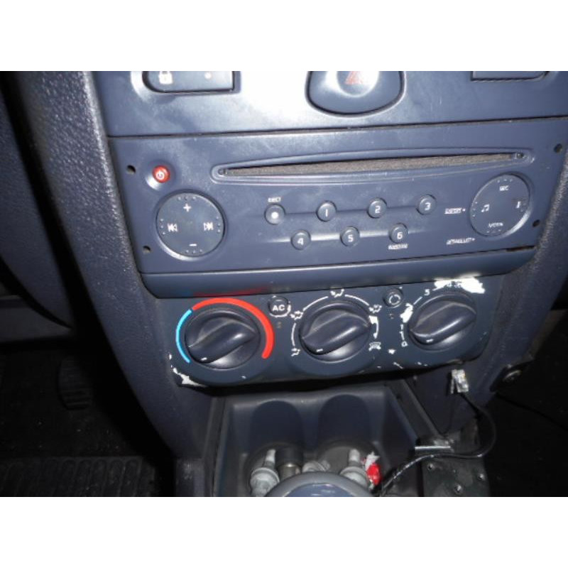 Poignee interieur arriere gauche RENAULT CLIO 2 Photo n°9