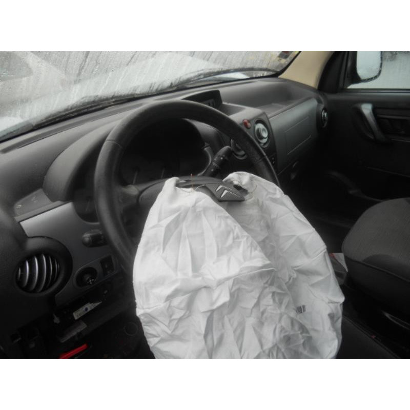 Vitre arriere droit CITROEN BERLINGO 1 Photo n°10