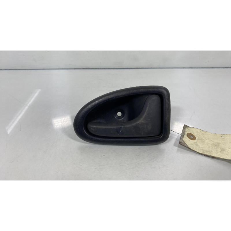 Poignee interieur arriere droit RENAULT CLIO 2 Photo n°1