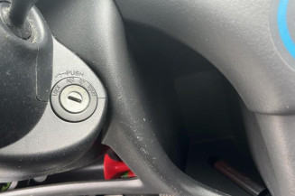 Serrure avant gauche TOYOTA YARIS 1